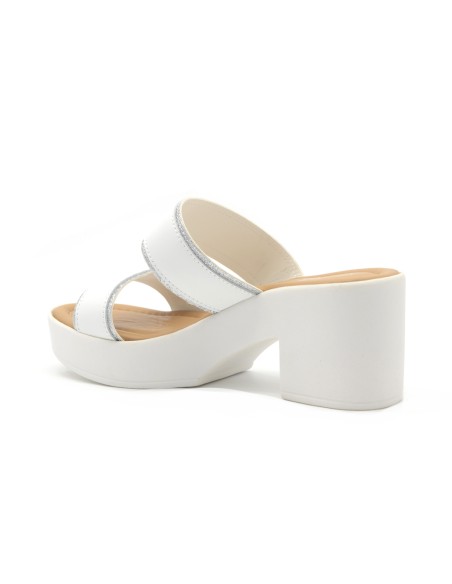 Cinzia Soft sandalo in pelle con plateau